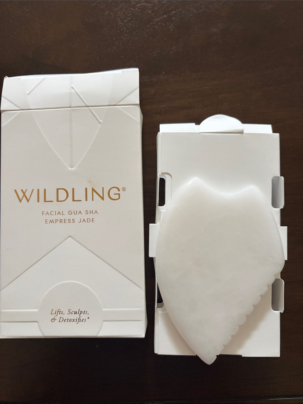 WILDLING Facial Gua Sha Empress Jade - White & Gold Box - Picture 2 of 2